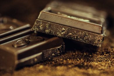 Mangiare cioccolato fa bene alle coronarie