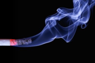 Sigaretta elettronica e tabacco: stessi danni sulla salute