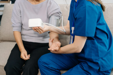 Monitoraggio ambulatorio della pressione arteriosa: differenze di genere e implicazioni per la salute cardiovascolare