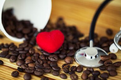 Caffè e salute cardiaca: benefici e rischi della caffeina
