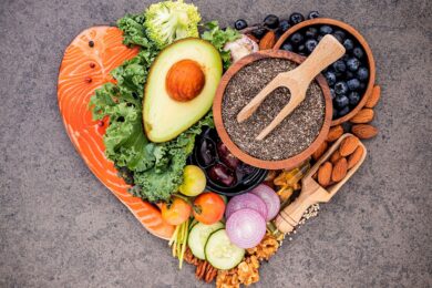 Dieta e salute del cuore: cosa mangiare (e cosa evitare) secondo la scienza